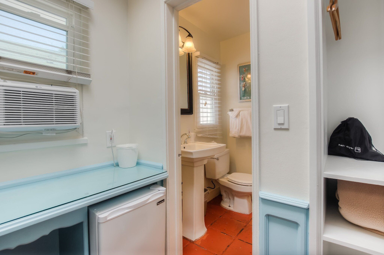 Bathroom 4, Sea Blue Hotel, Los Angeles
