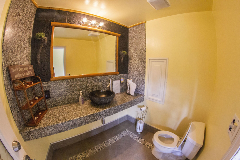 Bathroom 3, Hawaiian Sanctuary, Hawaii