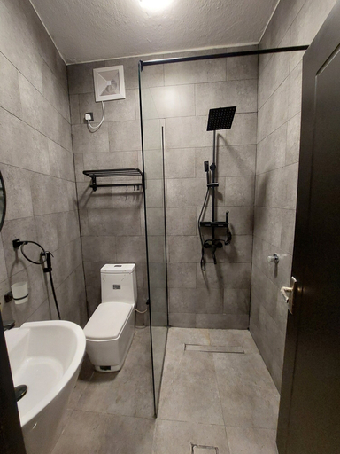 Bathroom 3, Karims'Hotel