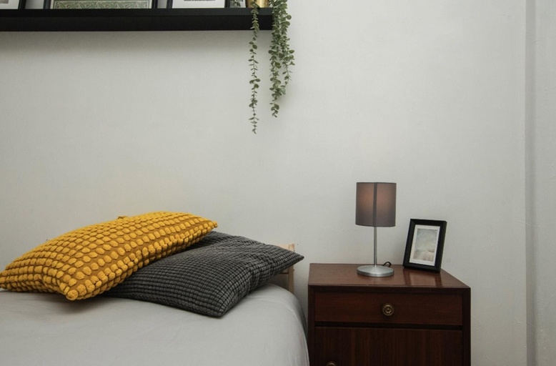 Room 2, Lisbon - Low Cost - Airport - Subway, Lisbon