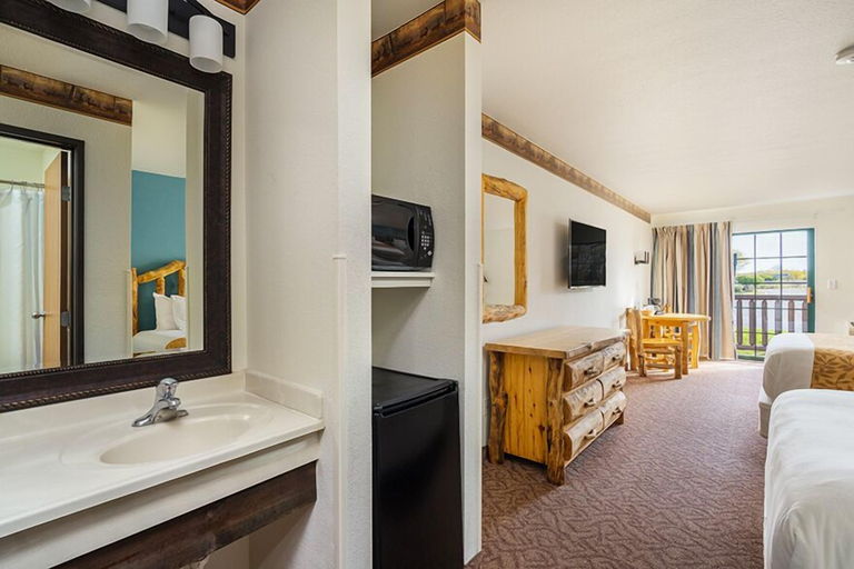 Bedroom 2, Grand Bear Resort at Starved Rock, La Salle