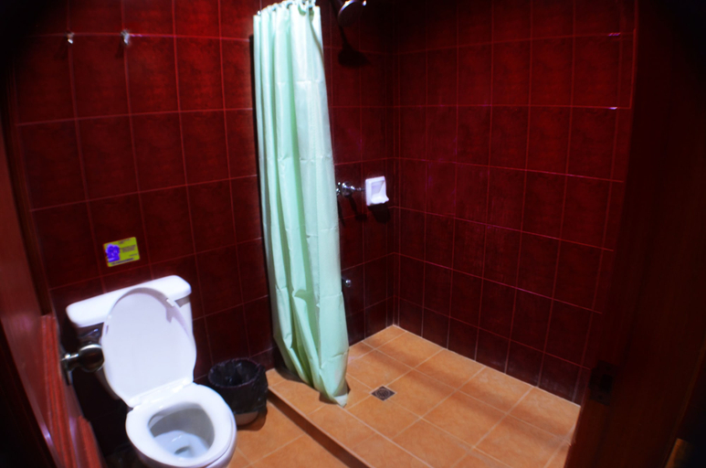 Bathroom 5, Subic Waterfront Resort And Hotel, Olongapo City