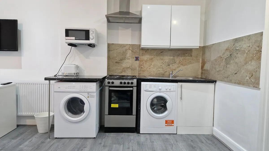 Others 5, Impeccable 1-bed Apartment in Ilford, London