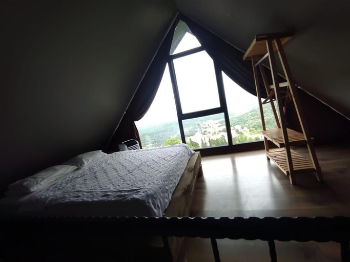 Room, Vadi Panaroma Dag Evleri, Merkez