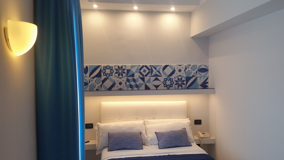 Bedroom 4, Hotel Leone, Napoli