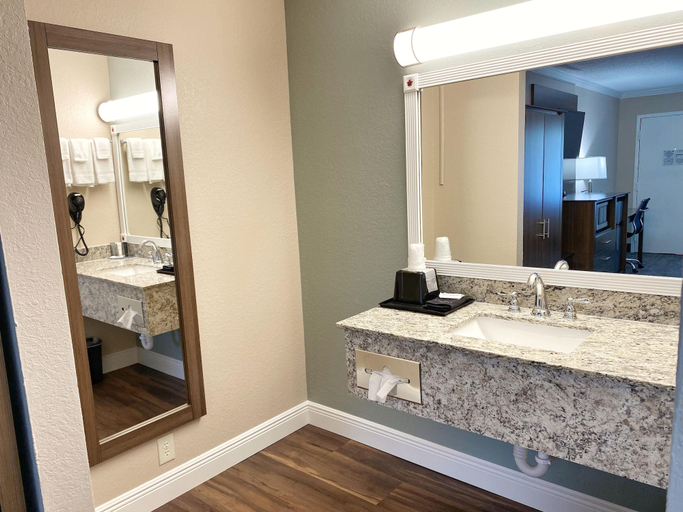 Bathroom 4, Hotel Zephyrhills, Pasco