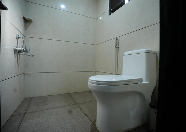 Bathroom 4, Hotel Maharani, Kottayam