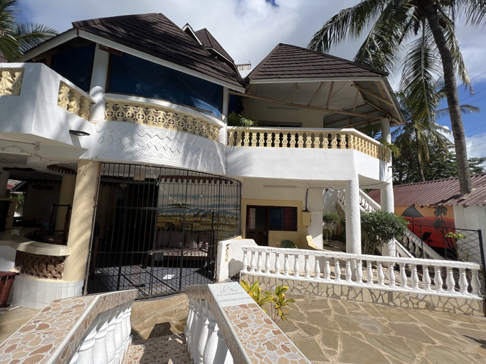 Exterior & Views 2, Charming and Remarkable15-bed Villa in Diani Beach, Msambweni