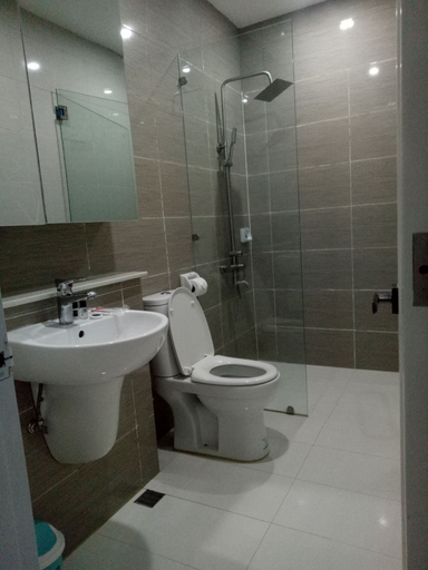 Bathroom 4, Chequers Suite, Olongapo City
