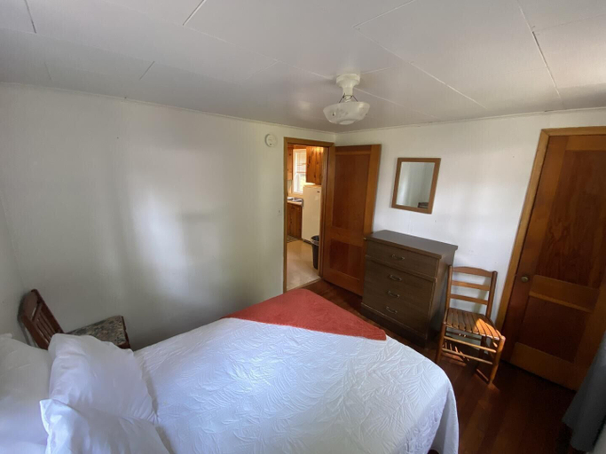 Bedroom 2, Lincolnwood Cabin 4, Washburn