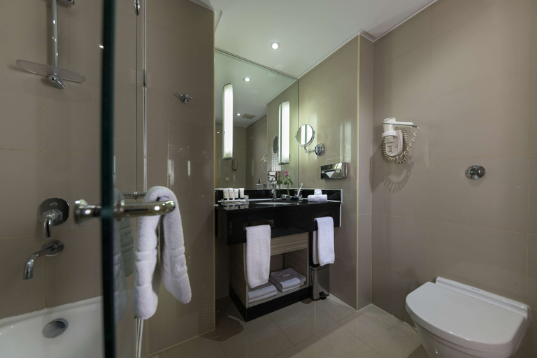 Bathroom 5, Radisson Blu Hotel Cairo Heliopolis, An-Nuzhah