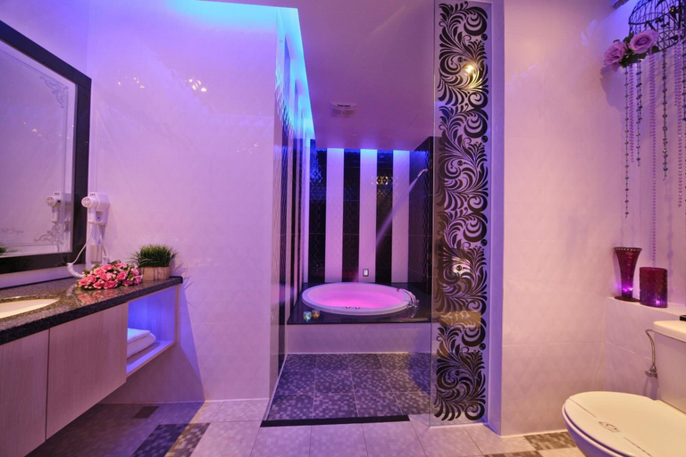 Bathroom 3, Shining Motel, Taichung