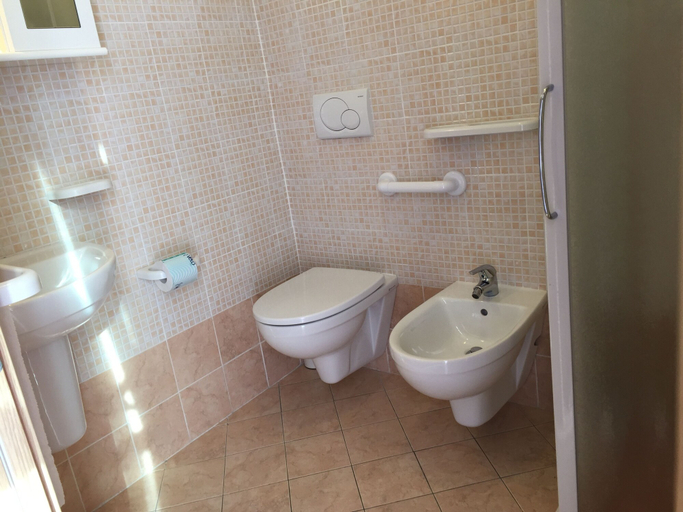Bathroom 4, Hotel Rubens, Rimini