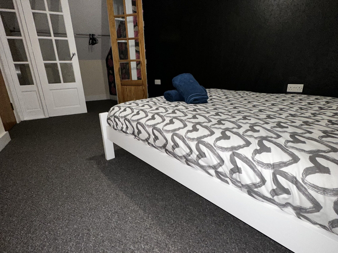 Room 4, Stunning 5-bed House in Peterborough, Host 15 g, Peterborough