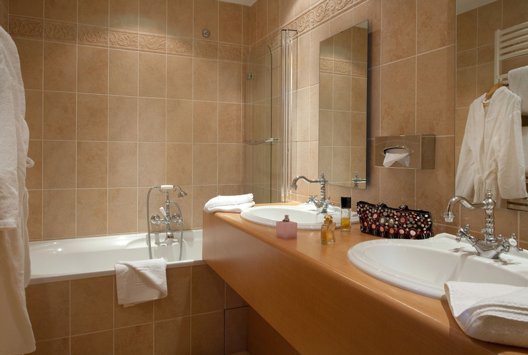Bathroom 4, Le Manoir Saint Thomas, Indre-et-Loire