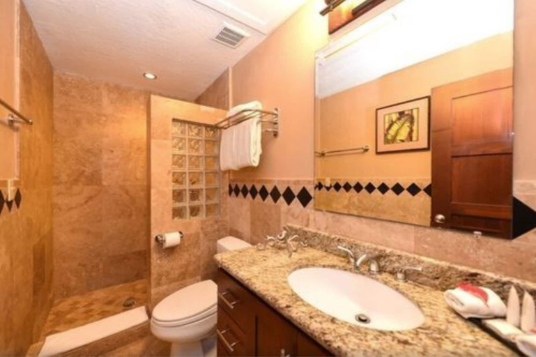 Bathroom 5, Infinity Bay Spa & Beach Resort, Roatán