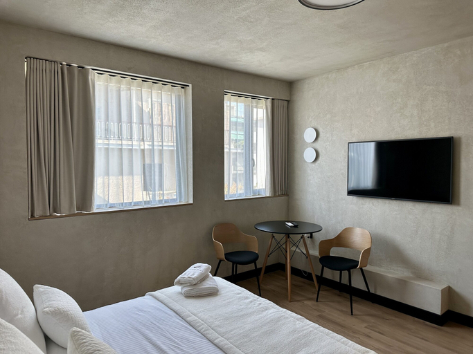 Bedroom 2, AthensOwl, Attica