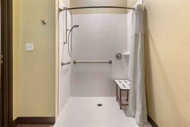 Bathroom 5, Coral Pointe Sarasota, an Ascend Collection Hotel, Sarasota