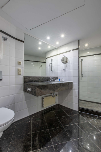 Bathroom 9