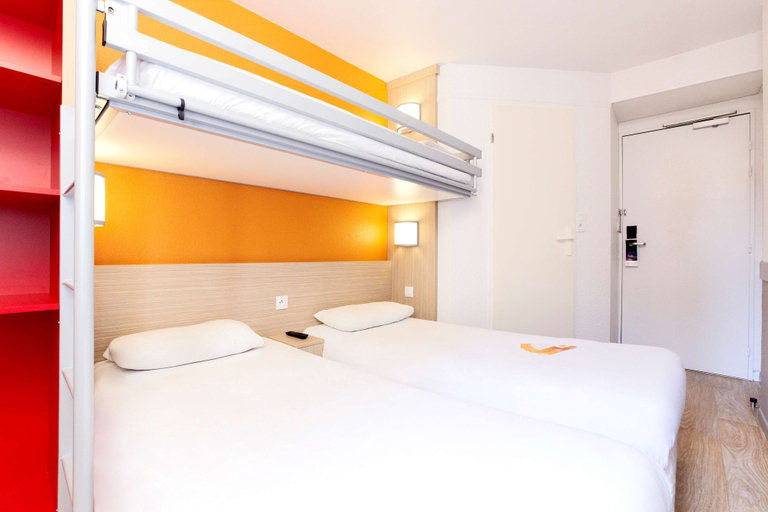 Bedroom 4, Premiere Classe Reims Sud Bezannes, Marne