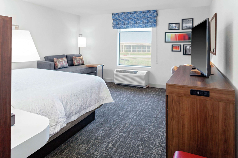 Bedroom 3, Hampton Inn & Suites Chicago-Burr Ridge, Dupage