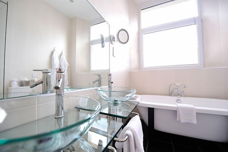Bathroom 5, The Atlantic Hotel, Cornwall
