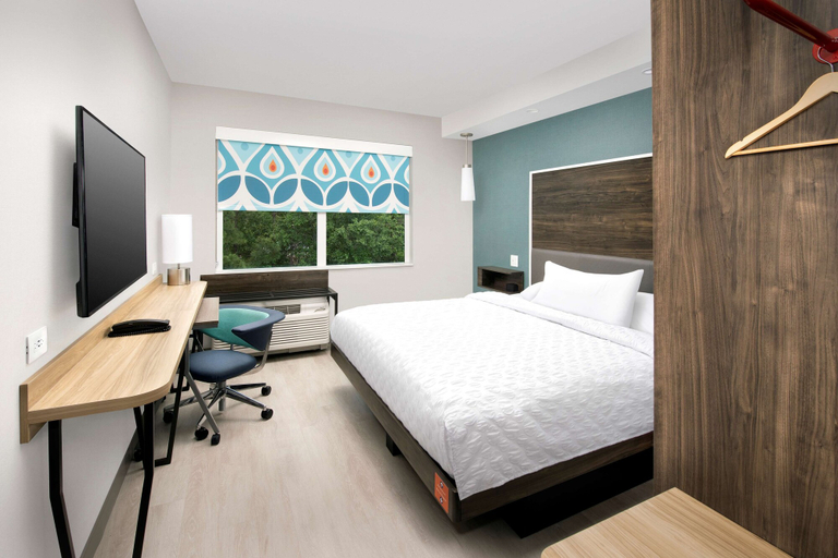 Bedroom 3, Tru by Hilton Tallahassee Central, Leon