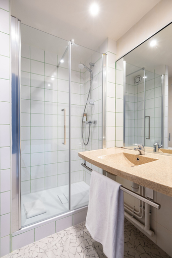 Bathroom 4, greet Chartres Est, Eure-et-Loir
