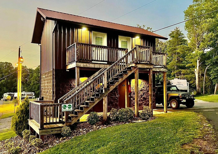 Exterior & Views 2, Brushcreek Falls RV Resort, Mercer