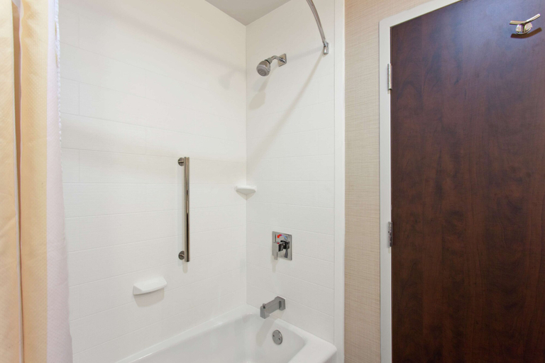 Bathroom 4, Hilton Garden Inn Victoria, Victoria