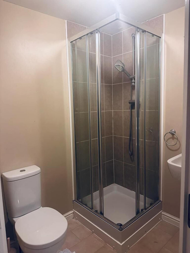 Bathroom 4, Stunning 3 bed Home at the Heart of Wolverhampton, Wolverhampton