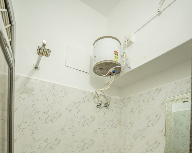 Bathroom 4, Hotel Chouhan Palace, Jaisalmer