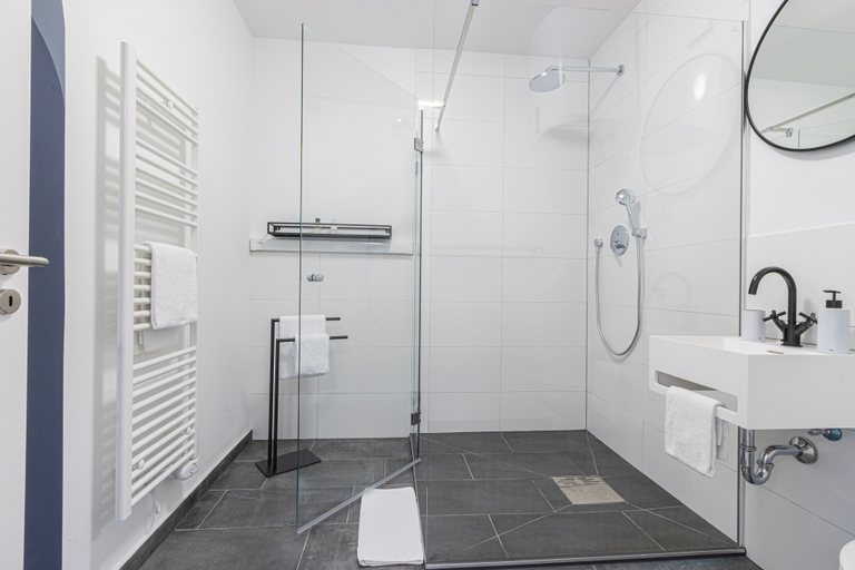 Bathroom 5, zzzpace Smart-Hotel Bielefeld, Bielefeld
