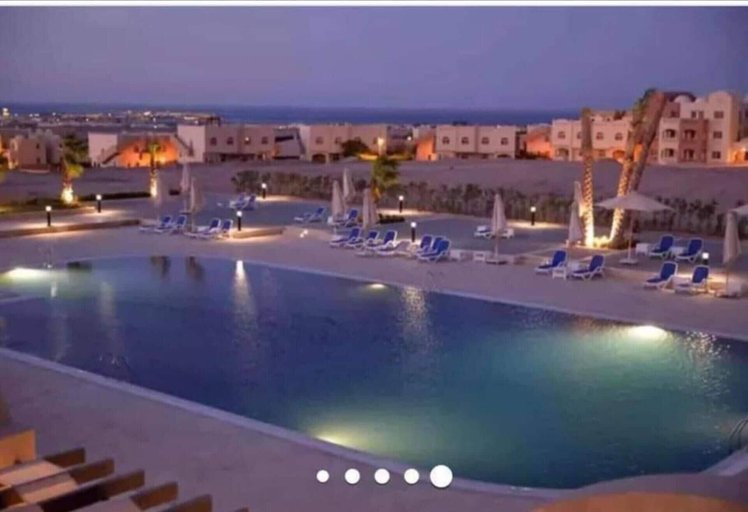 Pool 4, 2-bed Property in Makadi Heights, Safaja