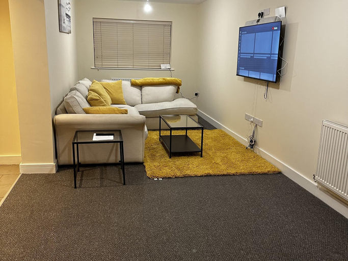 Primary image, Stunning 5-bed House in Peterborough, Host 15 g, Peterborough