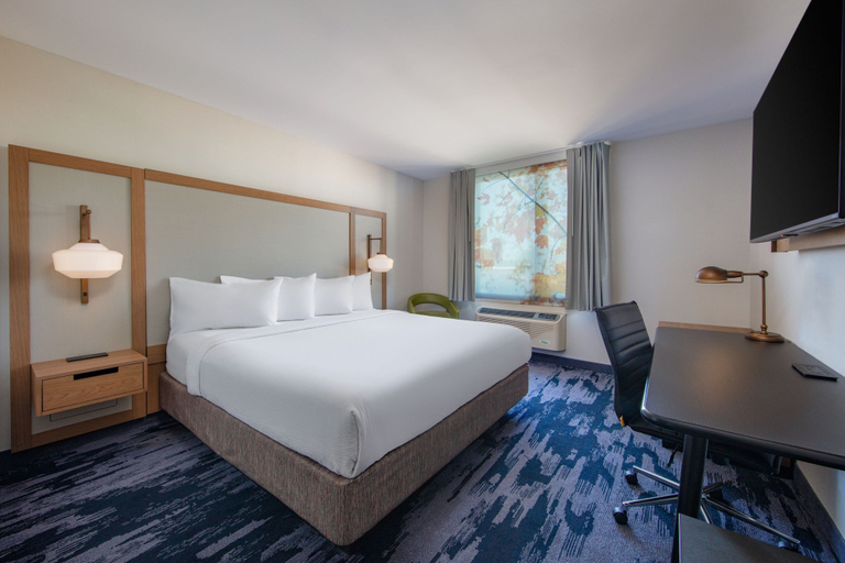 Bedroom 3, Fairfield Inn by Marriott JFK Airport, New York