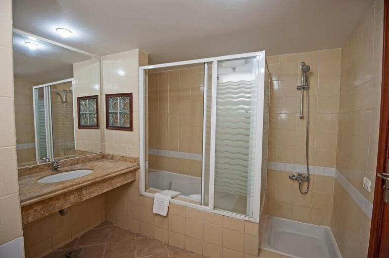 Bathroom 4, Sun & Sea Hotel and Aqua Park - Hurghada, Al-Ghurdaqah