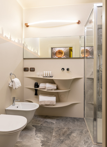 Bathroom 5, Hotel Ariston, Milano