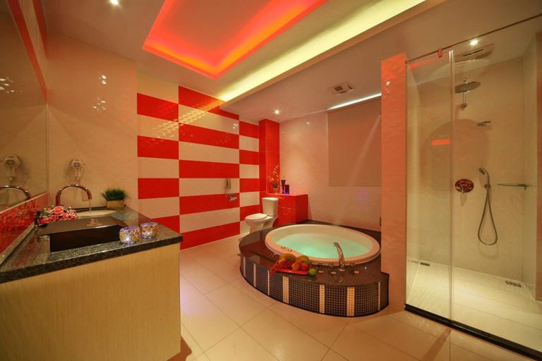 Bathroom 3, Shining Motel, Taichung