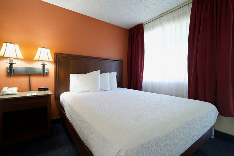 Bedroom 3, Village Inn Springfield, Lane
