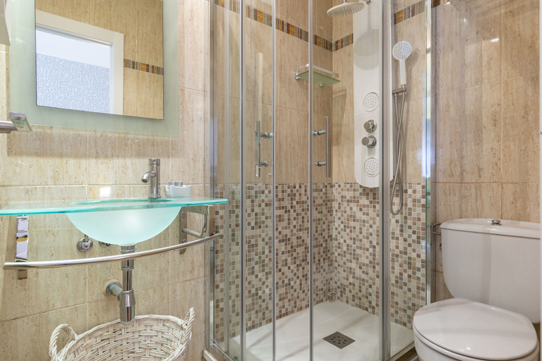 Bathroom 4, HA San Mateo Suites, Madrid