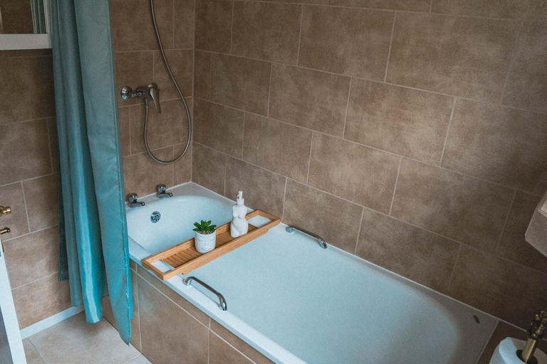 Bathroom 4, Jade House in Cambridge, Cambridgeshire
