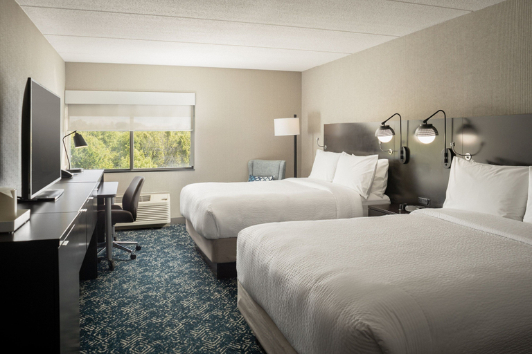 Bedroom 4, Four Points by Sheraton Milwaukee North Shore, Milwaukee