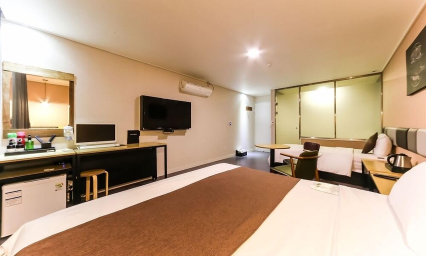 Bedroom 3, HOTEL 385, Jinhae