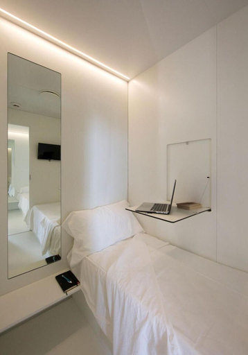 Bedroom 4, Bed and Boarding - Hostel, Napoli