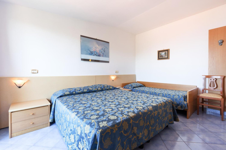 Bedroom 3, Hotel La Pergoletta, Napoli