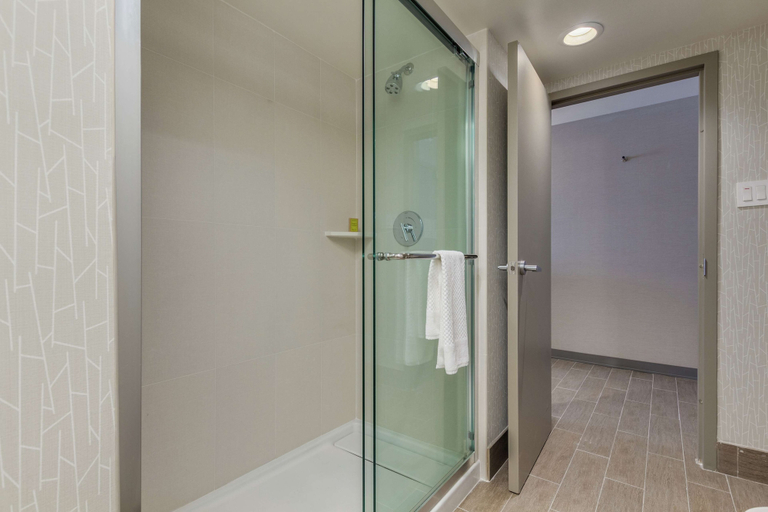 Bathroom 5, DoubleTree by Hilton Phoenix Chandler, Maricopa
