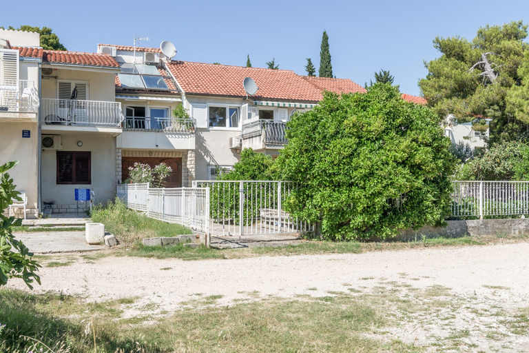 Others 4, Beachfront Apartment With Balcony and Parking, Split