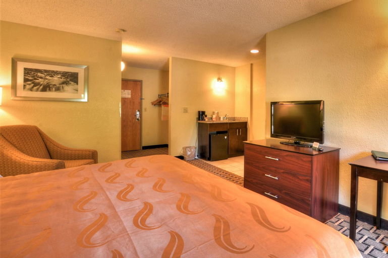 Bedroom 4, Quality Inn Cherokee, Swain