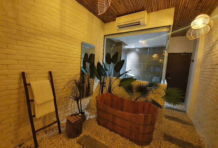 Others 5, Language Exchange Hotel 3, District 1